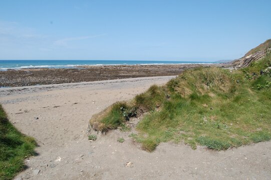 Entrance to beach at end of footpath