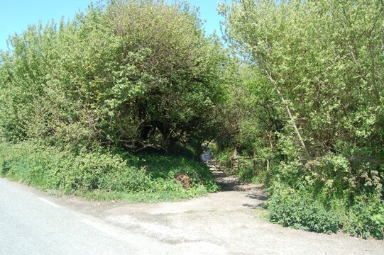 Entrance to footpath down to beach